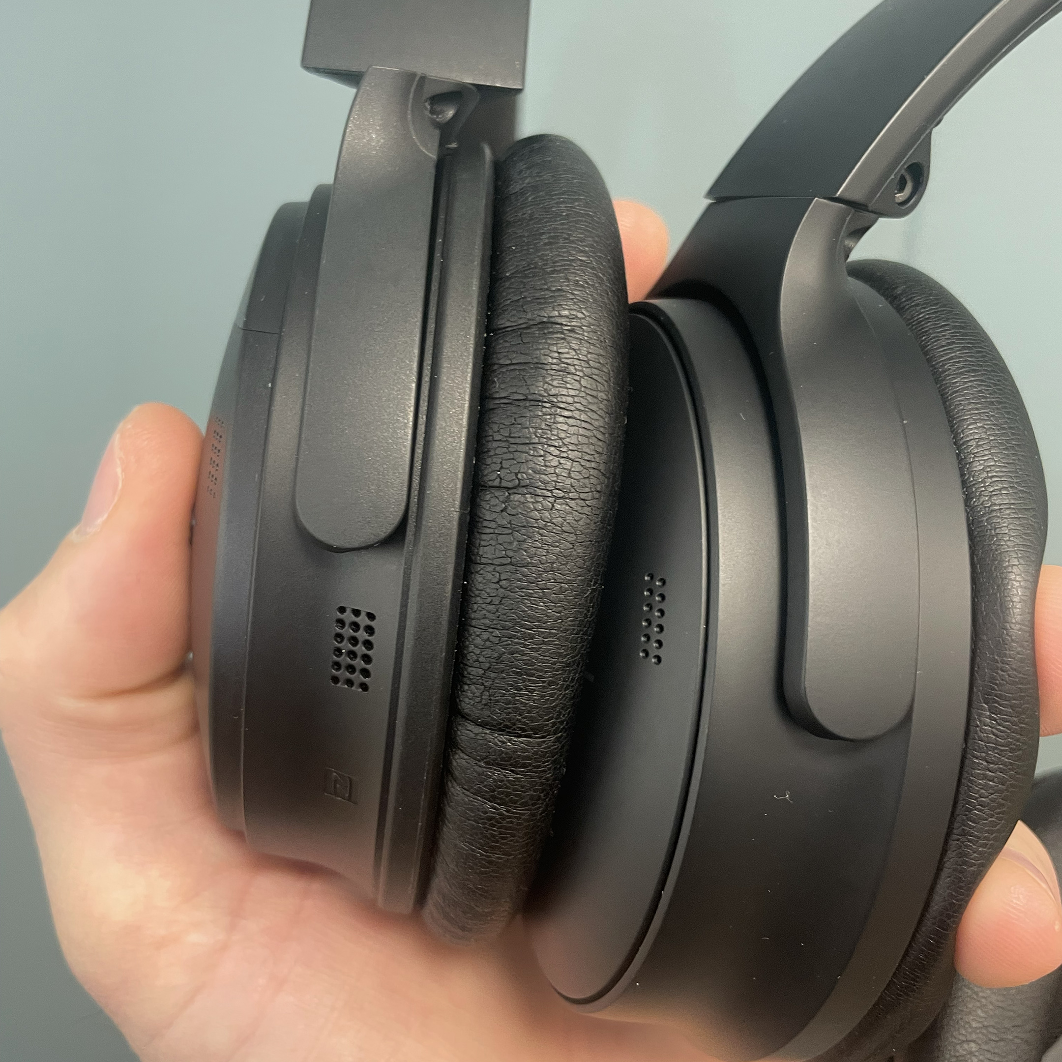 Bose QC45 vs QC35 cups